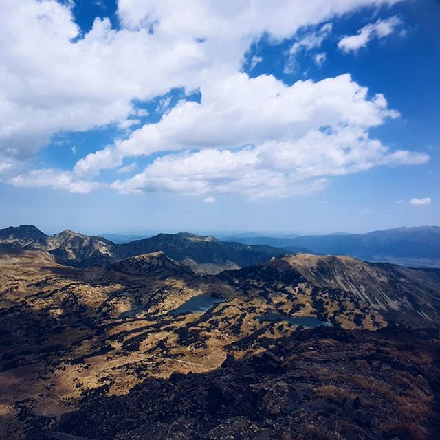 Quand enfin tu arrives au sommet !! #wild #naturephotography #nature #sommet #outdoor #merveillesdefrance #pyrennees #france #southoffrance #montagne #france_focus_on #globetrotter #travelwithme #travel #discovery #randonnee