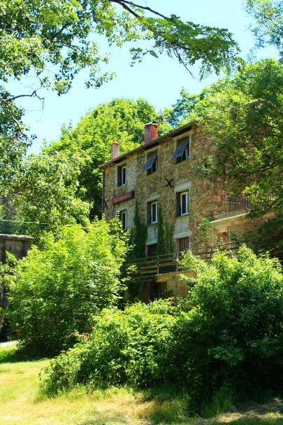 déjeuner au bord de l'eau ardeche