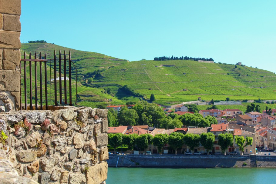 tournon sur rhone chateau