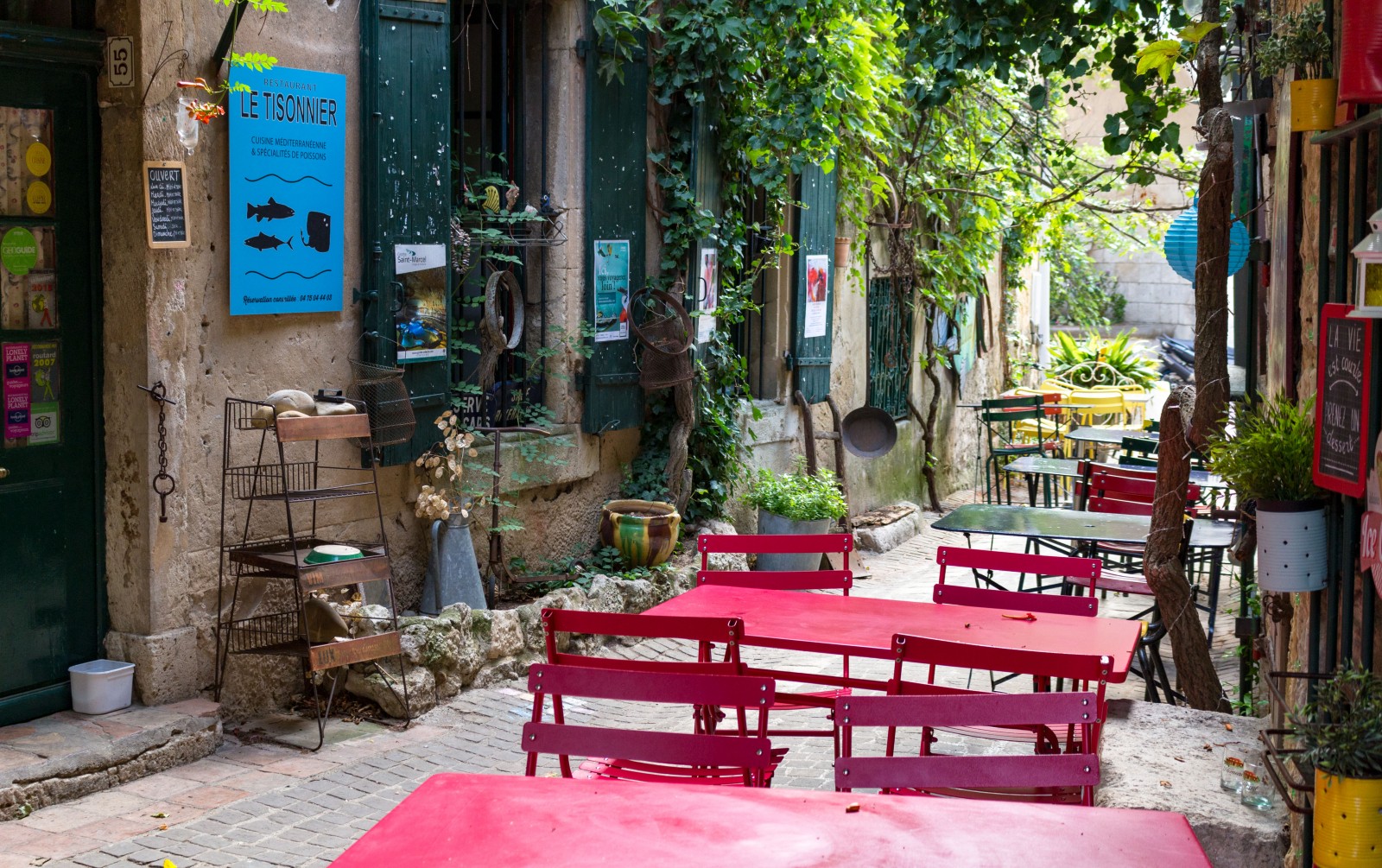 la garde adhémar village