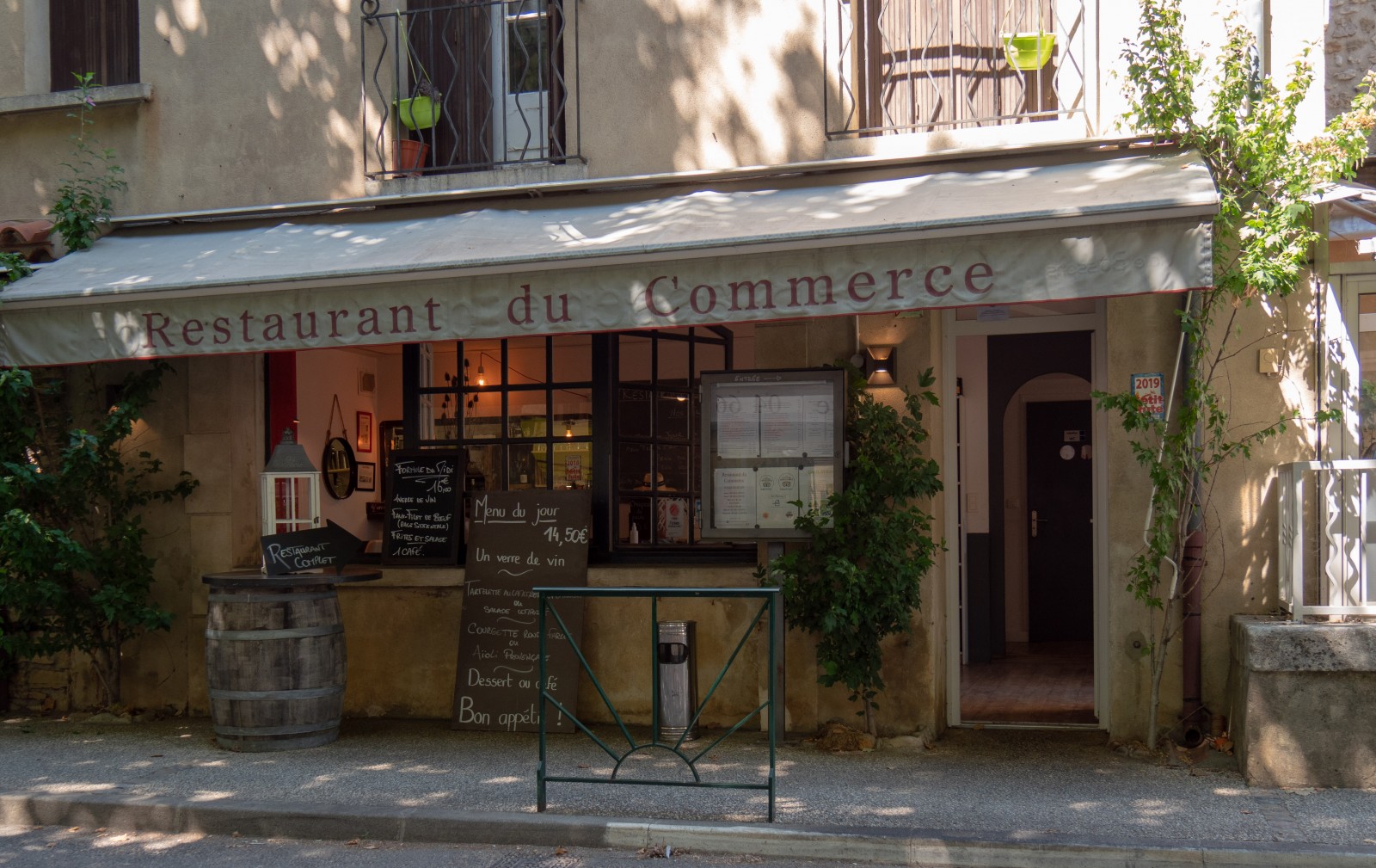 restaurant commerce Goudargues