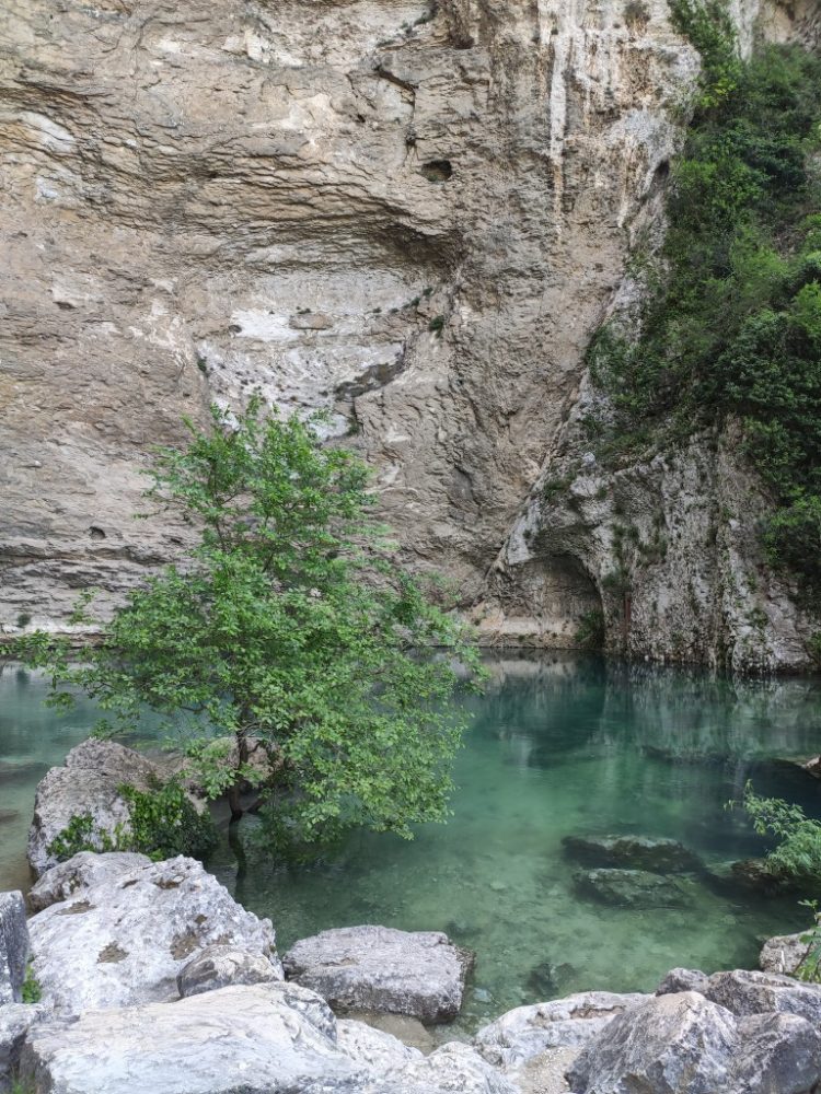 gouffre fontaine de vaucluse